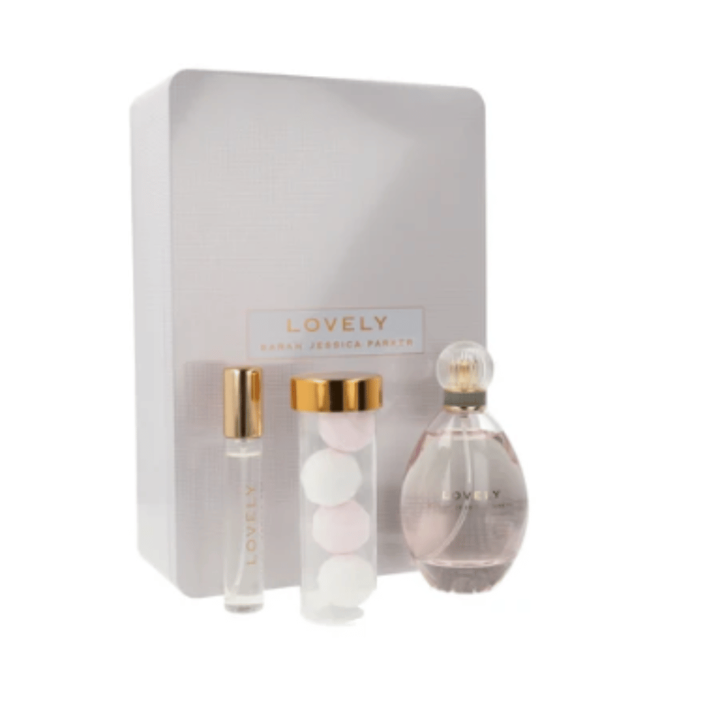 Sarah Jessica Parker Lovely 100ml 3 Piece Gift Set - 100ml Eau de Parfum Spray, 15ml Eau de Parfum Spray, Bath Bombs- Lillys Pharmacy and Health Store